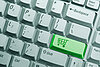 Symbolfoto für Online-Shopping mit Computertastatur mit grün markierter Taste mit Einkaufswagen